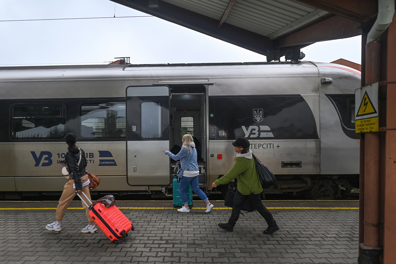 Не потерять выплаты. Как украинцам вернуться домой из ЕС: сроки